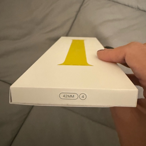 Apple Series 10 42mm Solo Loop Star Fruit - size 4 - Picture 3 of 4